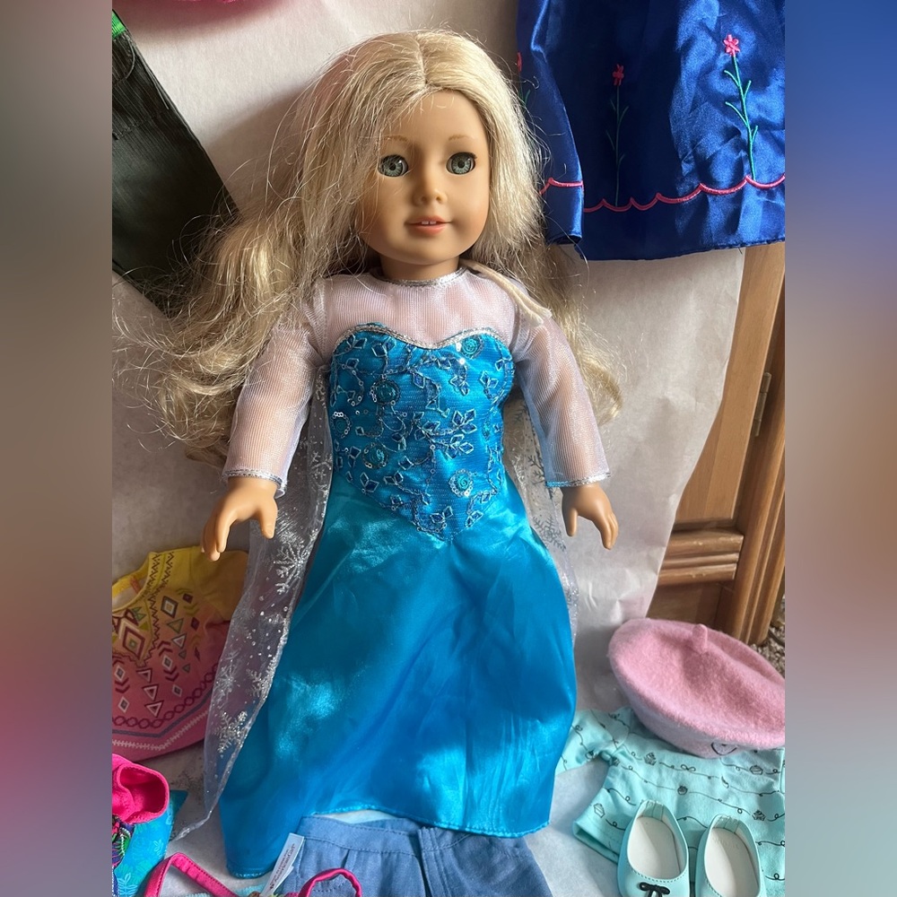 3 American Girl Dolls with accessories - Picture 5 of 16